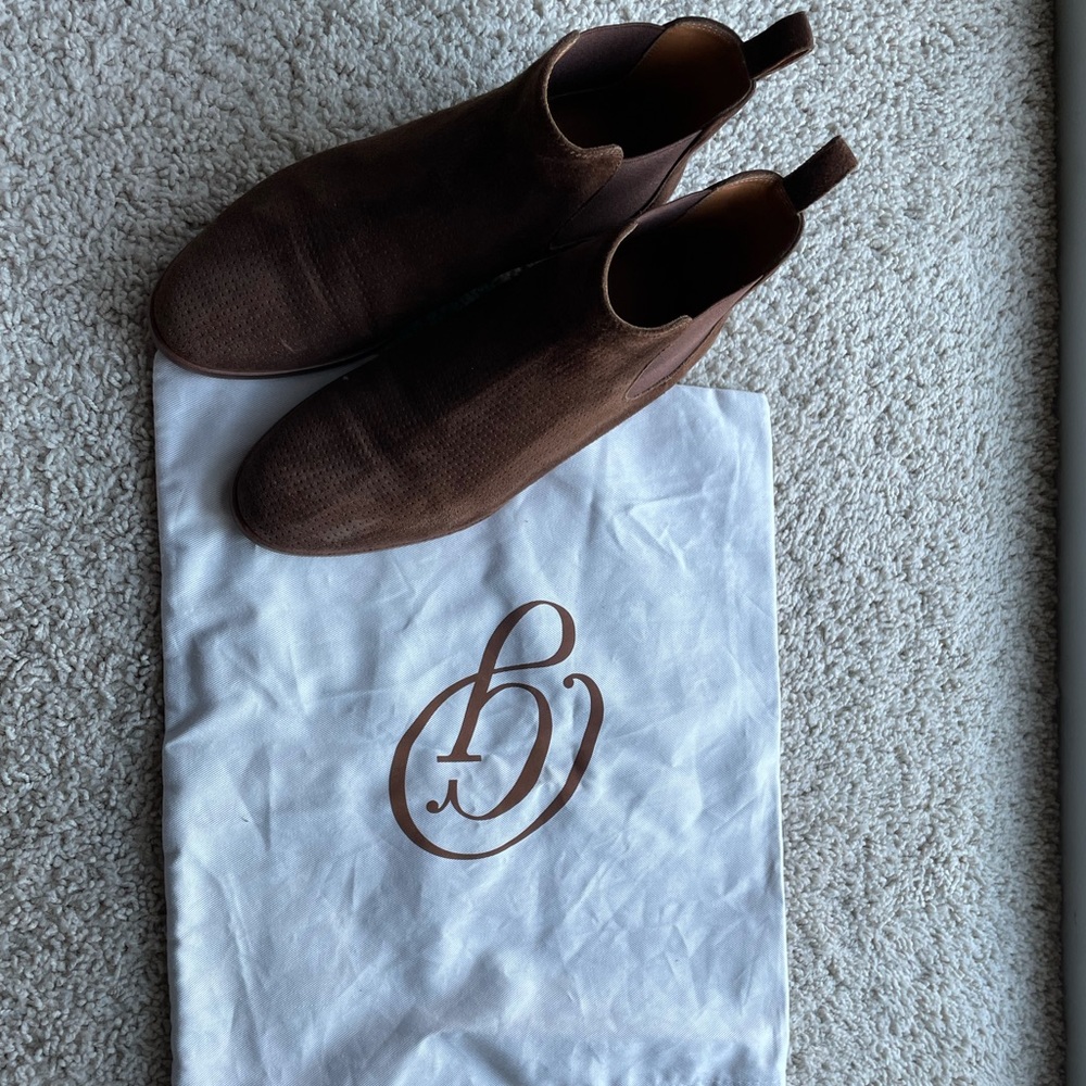 MGemi “The Amico” suede booties